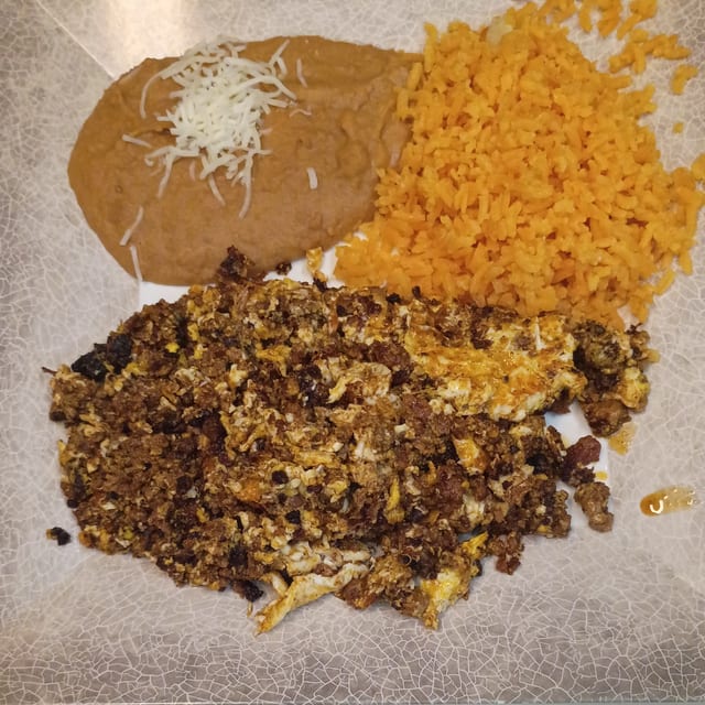 Lonche Huevos con Chorizo.
