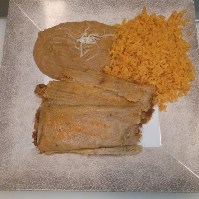 Lonche Tamales.