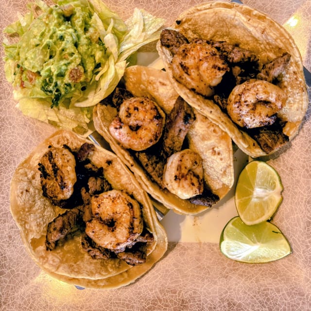 Tacos Mar y Tierra.